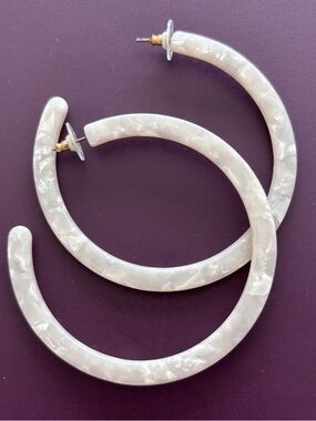 Pearlescent White Marbled Hoop Earrings